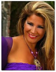 Cüneyt arkın'ın ayrıldığı doktor eşi güler mocan ise bu konuda pek konuşmak istemiyordu. Guler Isik Biyografya