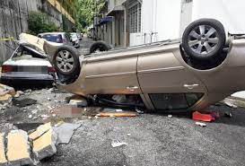 (c) mempamerkan kupon letak kereta didalam keadaan dimana kupon letak kereta tersebut tidak dapat dikenal pasti atau dilihat oleh pembantu penguatkuasa(tempat letak kereta)semasa menjalankan pemeriksaan Maut Dihempap Kereta Terjunam Dari Tingkat Satu Kondominium Astro Awani