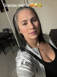 Esta cancioncita de verdad que esta divina para bailarla sola en el medio  de la pista y disfrutando su ritmo 💃🏻👑