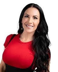 Eileen Garlick's Instagram, Twitter & Facebook