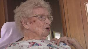 Knoxville woman regrets choosing roofing contractor