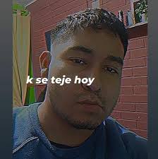 Aquí con su puré picante,paletas de cerdo ahumadas a la antigua ,su  longaniza y la infaltrable ensalada de cebolla...buen domingo.