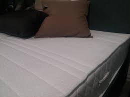 Achten sie vor allem auf eine matratze mit sieben um zu verstehen, was an einem boxspringbett anders ist als an einem gewöhnlichen bett, ist es im rahmen von unserem. Welche Bettlaken Fur Boxspringbetten Und Wie Das Bett Richtig Beziehen