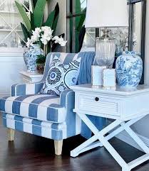 Includes a white bead chandelier, blue bedding, and jute rug. 231 Likes 1 Comments Nidia Perez Nidiaperez52 On Instagram Cantinhos Aconchegantes By Pinterest Blue And White Living Room Home Decor Home Living Room