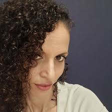 Do navy recruits use personal cellphones for calls?