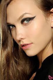 Kedi Gozu Makyaji Nasil Yapilir Runway Makeup Fall Beauty Trends Fall Makeup Trend