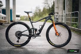 Linda indergand (born 13 july 1993) is a swiss racing cyclist. A Closer Look At Linda Indergand S Liv Pique With The Intelligent Fox Live Valve System