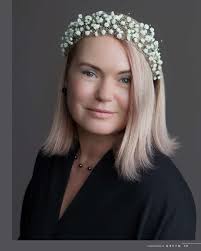 С добрым утром! Весна совсем близко, девушкам пора подумать о новом образе.  Спасибо за идеи Инне Киренковой @inna_kirenkova 🫶 «Меня давно не оставляет  мысль о том, как сделать современную флористику более коммерчески