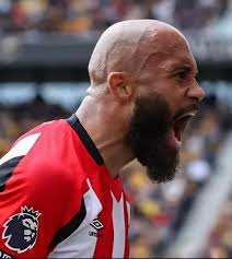 Why choose Manchester United over top teams?