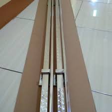 Ada banyak desain yang dapat disesuaikan dengan tema yang diangkat pada bangunan rumah anda. Jual Handle Pintu Rumah Minimalis Panjang 1meter Kab Pati Nuriska Store Tokopedia