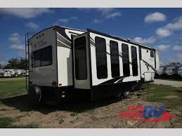 The company produces fifth wheels that are mostly in the lightweight category. Forest River Black Diamond Fifth Wheel Affordable High End Fifth Wheel Has It All Fun Town Rv Blog