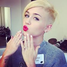 Miley cyrus's hairstyles are iconic when it comes to how to best wear medium to short cut hairstyles. Miley Cyrus Haircut Mileycyrushaircut