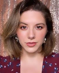 Kim Farina's Instagram, Twitter & Facebook