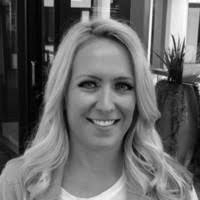 Vanessa Shaffer's Instagram, Twitter & Facebook