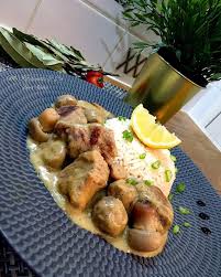 My Kitchenette Cie By Aicha On Instagram Saute De Veau A La Creme De Moutarde Champignons Revoici Ce Delicieux Plat Mij Food Chicken Meat
