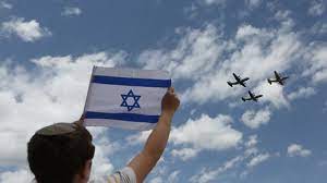 סבו מצד אמו היה ממייסדי נהלל וסבו מצד אביו היה מראשוני אגודת השומרים. J Sqeku5oid7nm