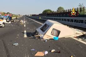 18:41 a13 diramazione padova sud a13 diramazione padova sud incidente dalle 18:32 del 19 giugno 2021 tra svincolo padova e svincolo ss516 piovese in direzione autostrada bologna padova. Incidente A14 Autostrada Chiusa Un Ora Marche Ansa It