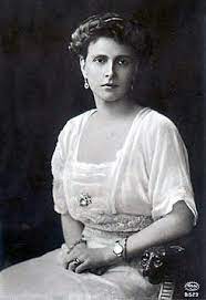 El duque de edimburgo, marido de la reina isabel ii, abandonó hoy el hospital de londres donde estuvo ingresado para ser atendido por una afección que ya padecía con anterioridad. Alicia De Battenberg Wikipedia La Enciclopedia Libre