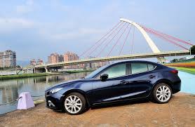 derek design 2016 mazda 3 星燦藍 大直橋旁日光浴 mazda 3 mazda car
