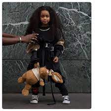 Ma non di capelli qualunque, bensì di. Lou La Bambina Con I Capelli Piu Belli Del Mondo