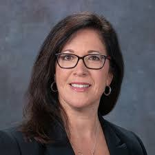 Loretta Lara's Instagram, Twitter & Facebook