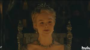 Faut dire que c'est pas ce qu'il la regarde… eh oui, alors que la russie a mené une guerre contre la prusse pendant des années, le nouvel empereur, lui, adore les prussiens, alors il dit non à la guerre. Elle Fanning Est Catherine Ii De Russie Dans Le Trailer De The Great Premiere Fr
