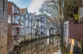 4 schlafzi, 2 bad, auf 800 m2, ferienpark mit freibad, nähe. Alte Stadt Dordrecht In Holland Foto Vorratig Crushpixel