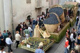 Nestled on the adriatic, it offers travelers pristine map of the molise region of central italy showing towns and cities to visit on vacation and travel guide for. La Tradizionale Sagra Dell Uva A Riccia Uva Eventi Tradizionale