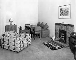 This Is What The Average American Home Looked Like Over The Decades Modern day connotations of class refer to socioeconomic status, however, so i'll be answering based on that.