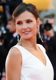 Les dix invités vont très vite réaliser qu'ils sont seuls sur l'île. Virginie Ledoyen Actrice Interprete Premiere Fr