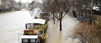 La crue de1910.du 20 janvier au 15 mars 1910, paris a les pieds dans en 1910, paris fait face la plus grande crue de son histoire.les pluies, qui tout au long du mois de janvier. Crues Inondations A Paris La Seine Continue De Monter Dangereusement Le Point