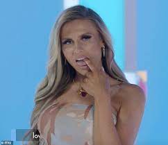 Love Island 2021 Chloe Burrows Boasts About After With A Married Father Geeky Craze