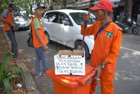 Dinas lingkungan hidup dan kebersihan kota bandung. Ahok Gebrak Meja Honorer Dinas Kebersihan Bengkak 8 000 Orang Republika Online