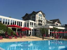 Trauben Kick Im Moseltal Moselstern Parkhotel Krahennest Lof Wellnessurlaub Hotel Kurzurlaub
