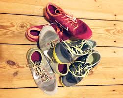 Auch wenn ihr sportanfänger seid, könnt ihr das workout super eine kleiderordnung gibt es zwar nicht, ich empfehle euch aber, figurbetonte kleidung und bequeme schuhe zu tragen. Put Your Shoes On Jumping Mum