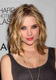 Many grooming experts define it as being anywhere between two to four inches long, roughly shoulder length. Hairstyles