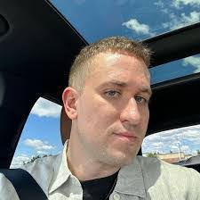 Kevin Seward's Instagram, Twitter & Facebook