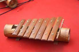 Alat musik tradisional menjadi gambaran kekayaan budaya indonesia. 14 Alat Musik Dan Senjata Tradisional Lampung