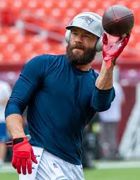 Julian Edelman Wikipedia Er spielt fuer die new england patriots in der national football league (nfl). wikipedia
