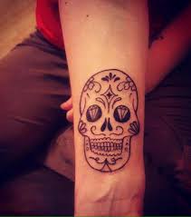 Ce tatouage est unique par sa. Tatouage Tete De Mort Mexicaine 20 Dessins Pour S Inspirer