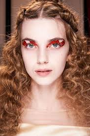 Pin By Beauty District On 2020 2021 O Z Aksessuary Fashion Week Hair Beauty Trends Top Beauty Products