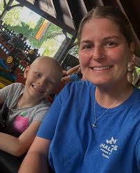 It's time for #WHTSelfieWednesday! 💫 From beachside hangs with Lance and  Mikel, to mommy-daughter cuteness with Madalyn and Harper, plus a sunshiney  smile from Mari — this week's selfies are full of