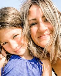 Shannon's hanging with Lucy & Smith...