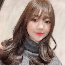 韓国女優からアイドルまで夢中華やかさ満点レイヤードカットが最先端