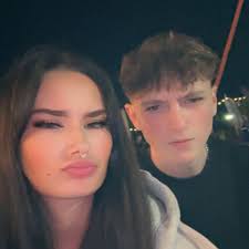 Reminder: housing posts For anyone advertising housing, ensure you put all  required information before you post about them. Check the group rules. We  will delete posts that are missing information. This is