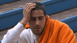 Sembra proprio di sì ma ora arriva la versione di tommaso zorzi, che in una ig stories dice: Tommaso Zorzi Fidanzato L Episodio Violento Fuori Dalla Discoteca Mi Si E Aperto Il Mento