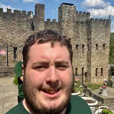 Cincinnati Reds players visit fan at Children's hospital