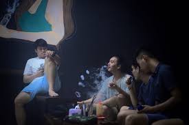 This little vape is perfect for starters. The Vape Life Blowing Shapes Chasing Clouds And Riding Indonesia S E Cigarette Wave For Profit Coconuts Jakarta