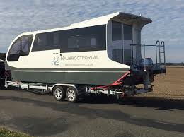 Das caravanboat könne dabei als wohnwagen an land. Caravanboot Hausboot Mieten Und Kaufen