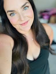 What color are my eyes? I've always thought they were blue, but my mom  swears they aren't, help!